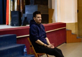 Андрей Калашник﻿ дал актерский мастер-класс в арт-резеденции «Юность»