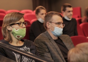 Режим обязательного ношения маски в театре заменен на рекомендательный режим